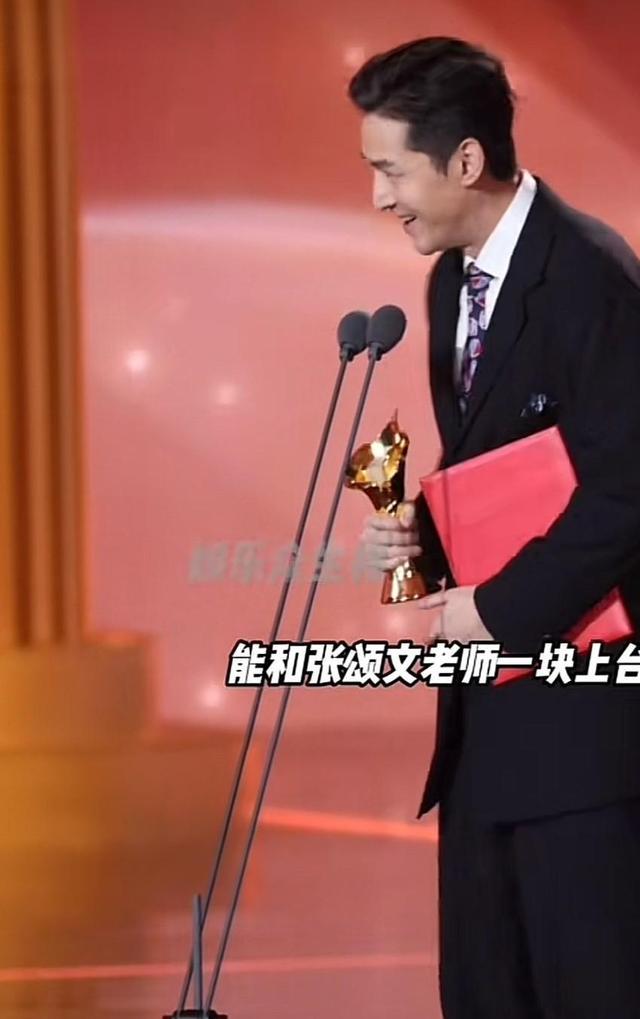 游本昌荣获中国文联终身成就奖，演艺界的璀璨明星之路