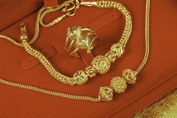 足金饰品价格刷新纪录，每克突破800元！