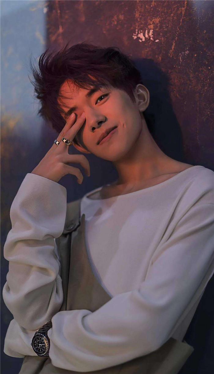 赵丽颖荣膺金鹰奖最佳女主角，自信与成就照亮梦想舞台