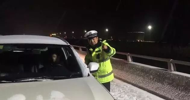 夜间贩婴惊魂，14天男婴的神秘交易现场