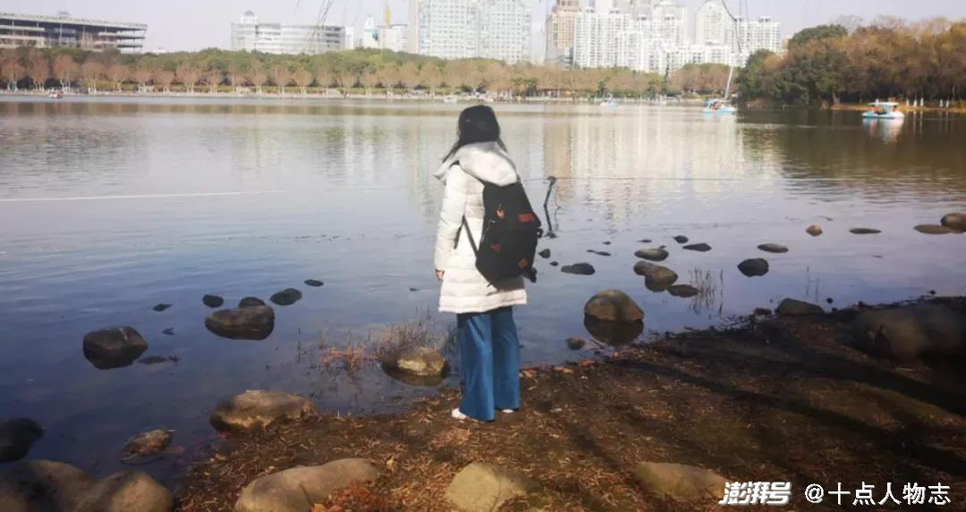 小伙卖房携偏瘫母亲共游大好河山，遇见独特风情的小巷之旅