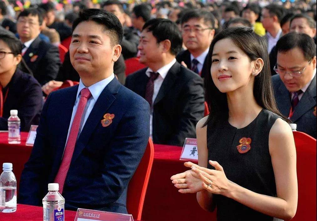 刘强东章泽天事件揭秘，真相与立场背后的报警风波