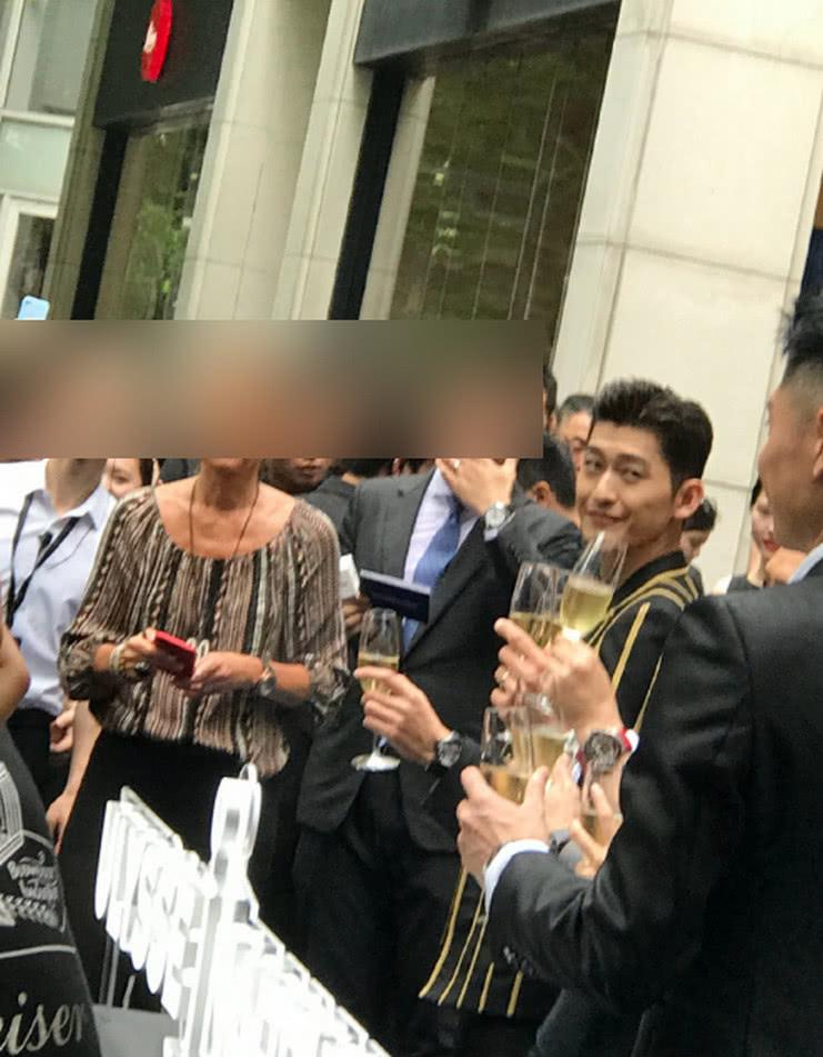 向佐摸鼻梁