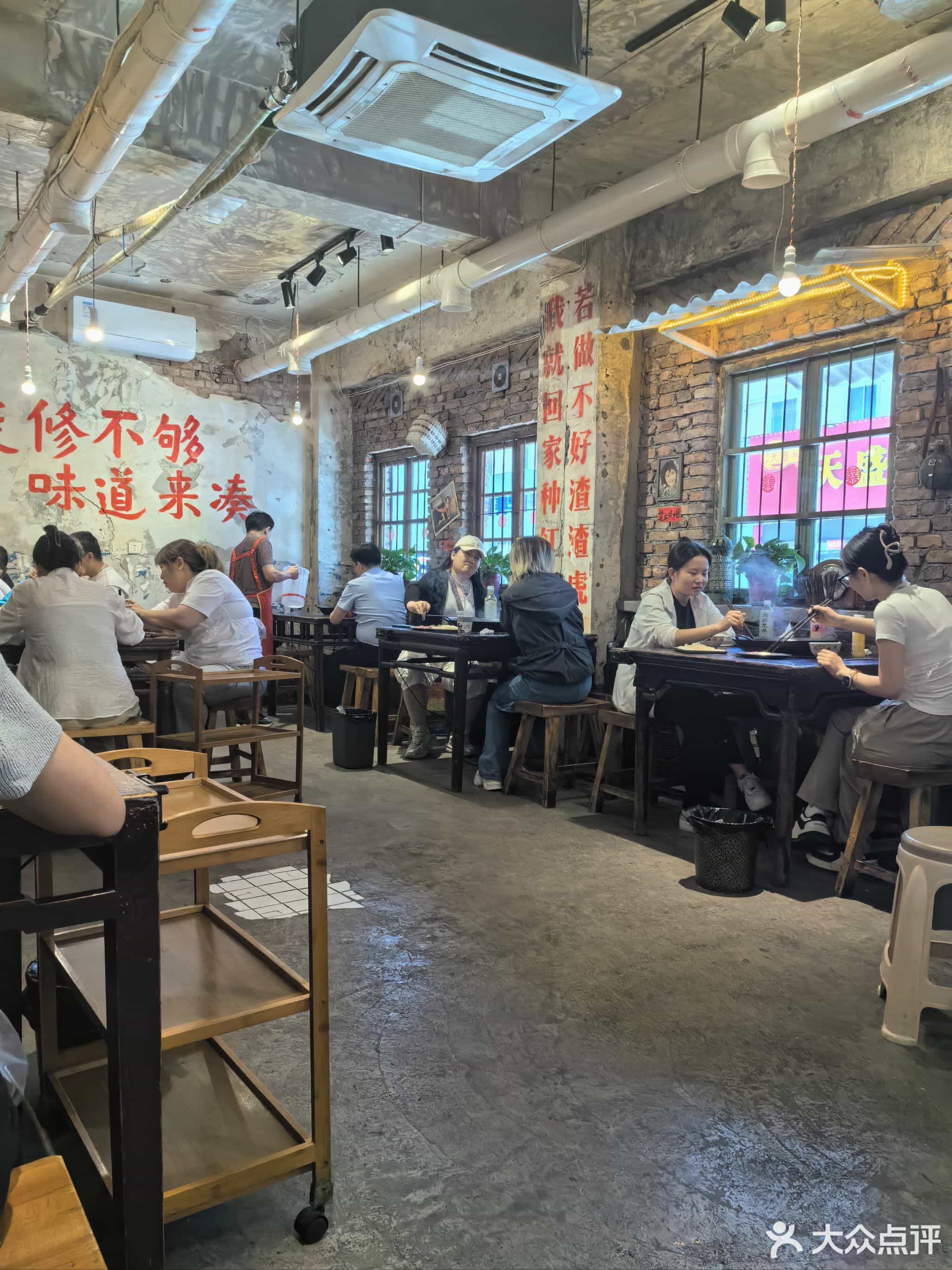 探索小巷隐藏宝藏，最新地推群带你发现特色小店的独特魅力